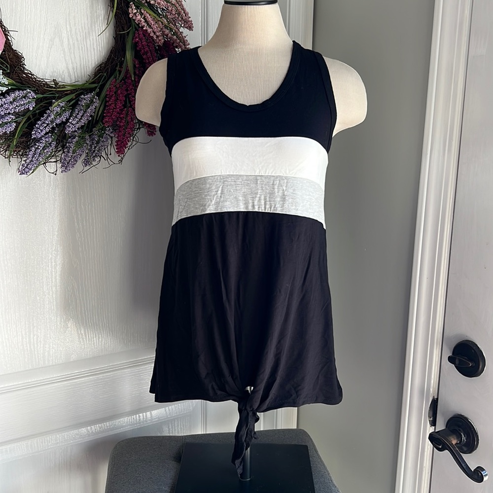 Celeste Boutique Color Block Tank. NWOT SIZE M